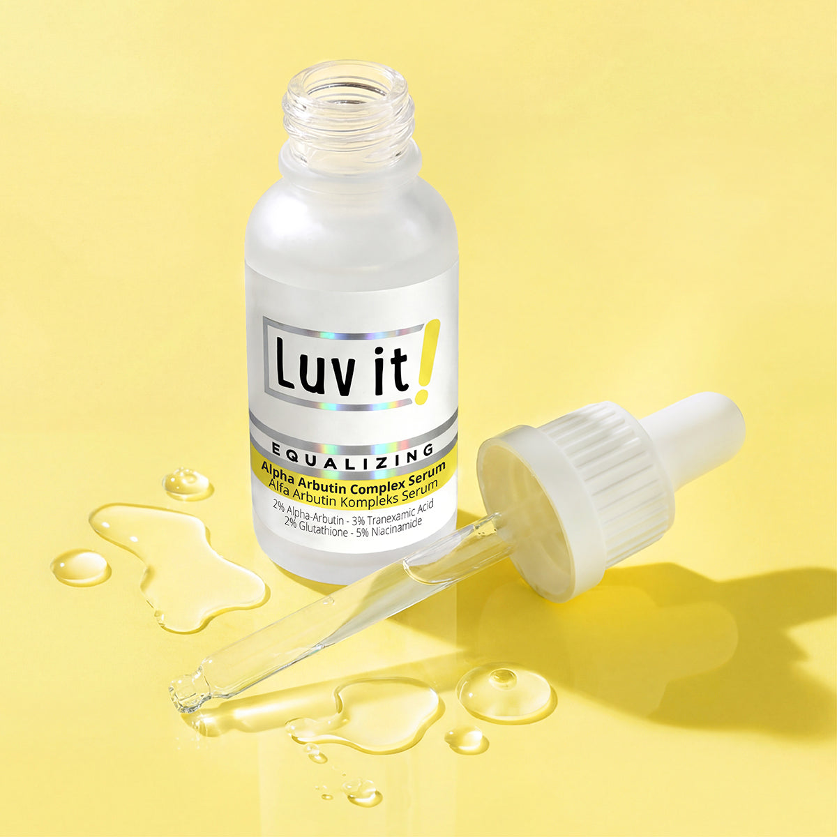 Alpha Arbutin Cilt Serumu – serum şişesi yakın çekim, cilt bakım etkili