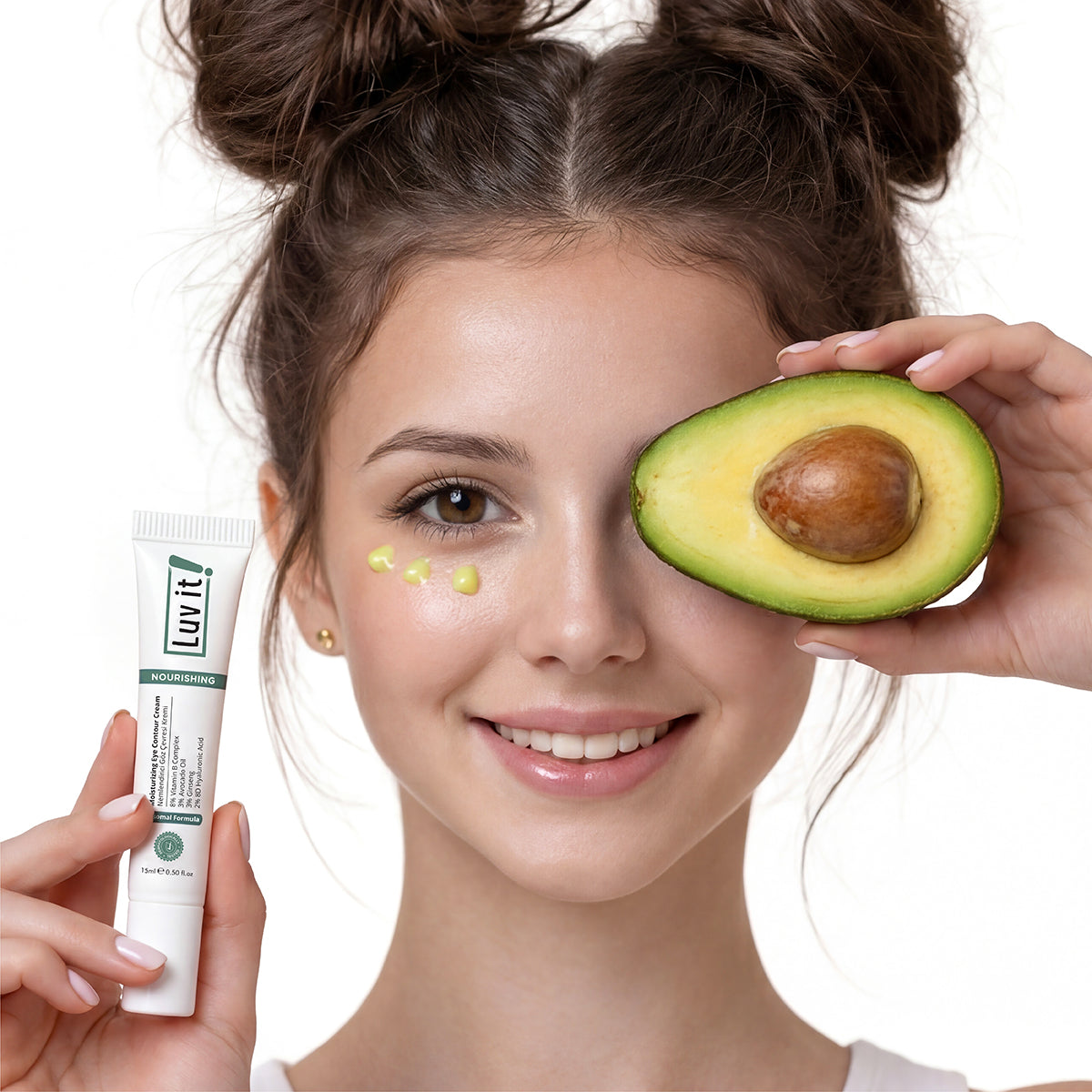 Avokado İçeren Yoğun Nemlendirici Göz Çevresi Kremi – göz çevresine nazikçe uygulama yapılan lifestyle fotoğrafı