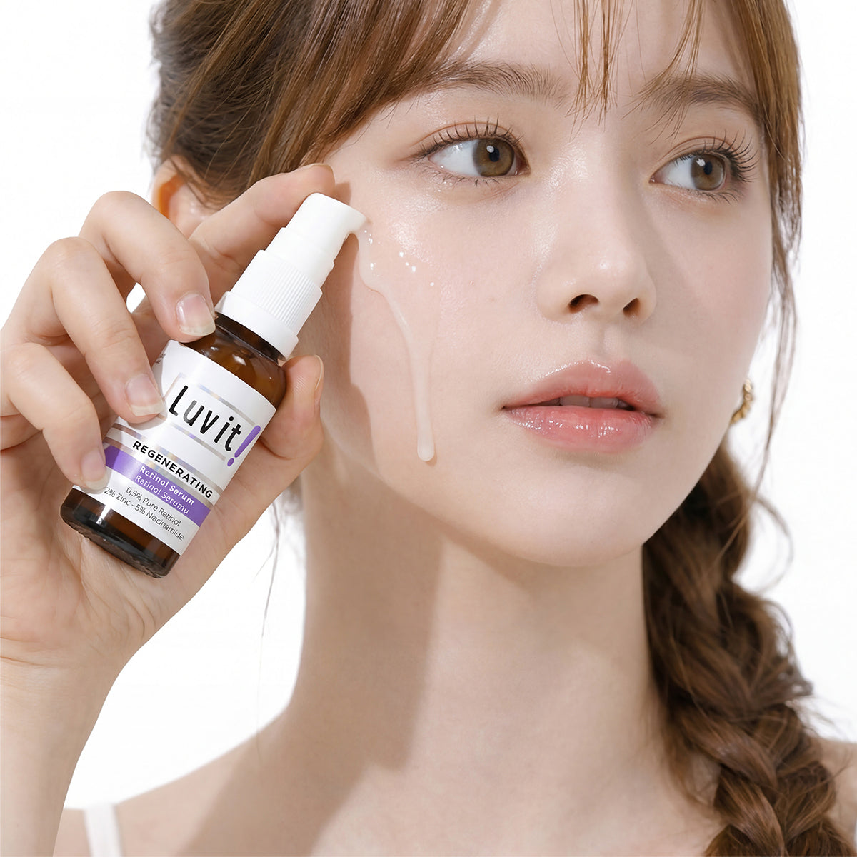 Retinol & Niacinamide Cilt Serumu – günlük cilt bakım rutininde kullanımı gösteren lifestyle fotoğrafı