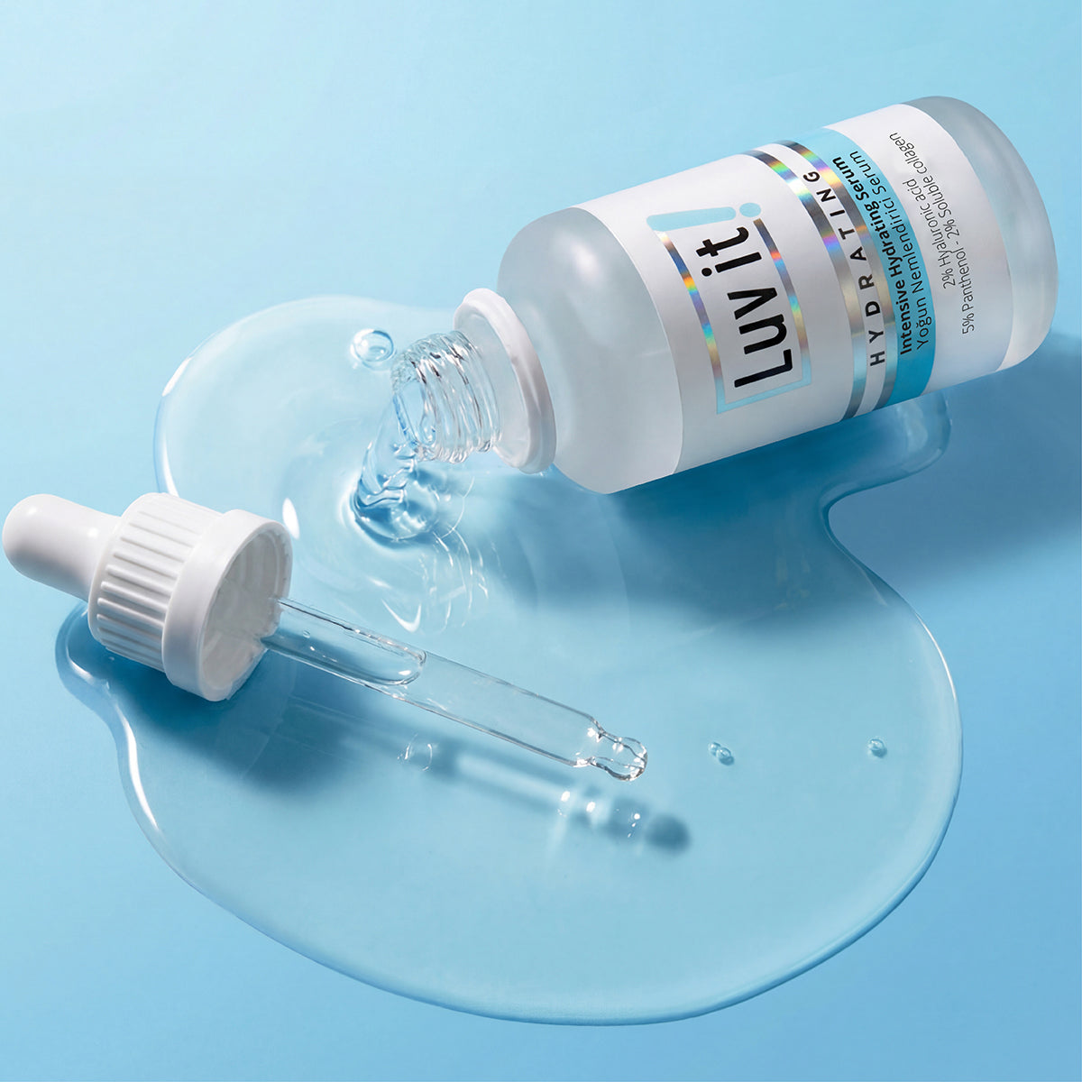 Yoğun Nemlendirici Hyaluronik Asit Serum – serum şişesi yakın çekim, cilt bakım etkili